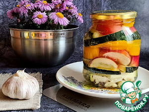 Консервированный цуккини с яблоком и перцем