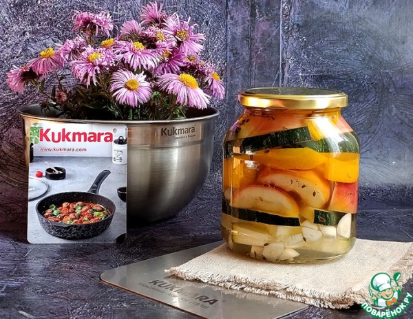 Консервированный цуккини с яблоком и перцем