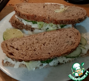 Крабовый сэндвич с огурцом и лаймом Крабовый сэндвич с огурцом и лаймом