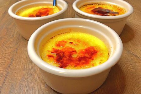 Крем-брюле (crème brûlée) Крем-брюле (crème brûlée)