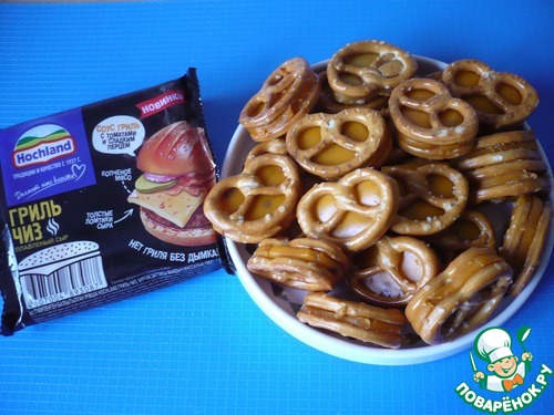 Крендели запеченные с плавленым сыром "Хохланд" Крендели запеченные с плавленым сыром "Хохланд"