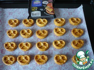 Крендели запеченные с плавленым сыром "Хохланд" Крендели запеченные с плавленым сыром "Хохланд"