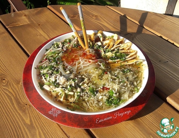 Кукси-корейский холодный суп Кукси-корейский холодный суп