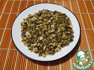 Кукурузно-манговый десерт с жареными орехами