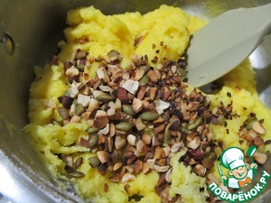 Кукурузно-манговый десерт с жареными орехами