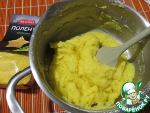 Кукурузно-манговый десерт с жареными орехами