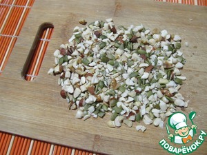 Кукурузно-манговый десерт с жареными орехами