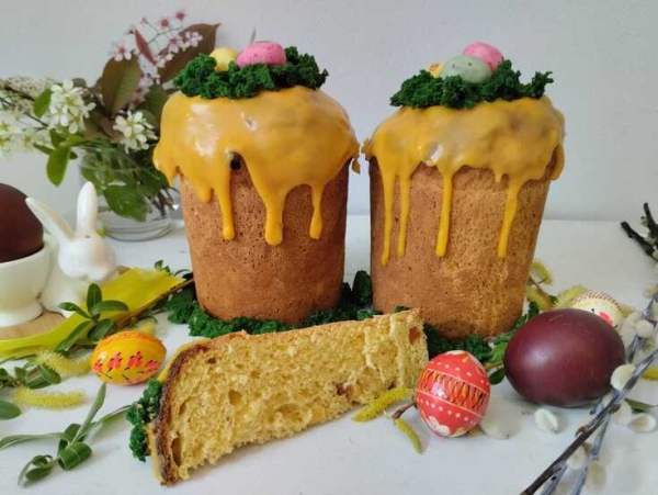 Кулич "старинный" с облепиховой глазурью Кулич "старинный" с облепиховой глазурью