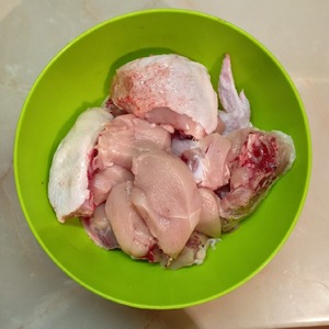 Курица с кабачками под чесночной корочкой Курица с кабачками под чесночной корочкой