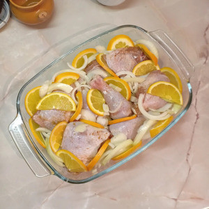 Курица с луком и апельсинами Курица с луком и апельсинами