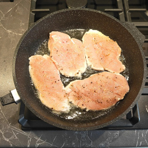 Курица с овощами на йогуртовом соусе
