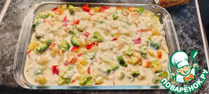 Курица с овощами под соусом бешамель⁠