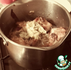 Курица с панчеттой и артишокаии