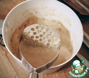 Курица с пюре из бобов, зеленью