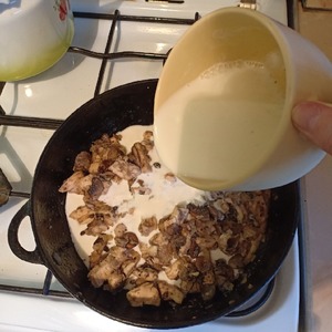 Курица в грибном соусе