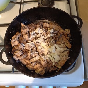 Курица в грибном соусе