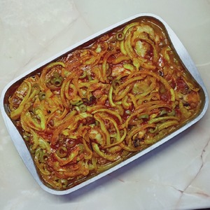 Курица в томатном соусе с оливками Курица в томатном соусе с оливками