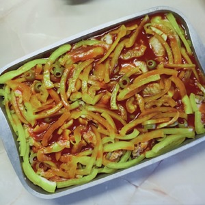 Курица в томатном соусе с оливками Курица в томатном соусе с оливками