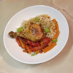 Курица, запеченная в рукаве с перцем и морковью