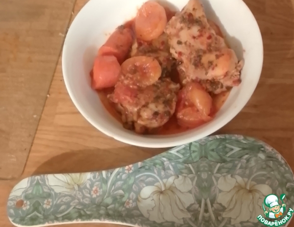 Курица, запечённая с абрикосами и харисой