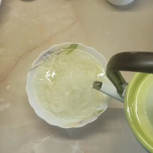 Куриная грудка, запеченная с солеными огурчиками