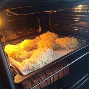 Куриная грудка, запеченная с солеными огурчиками