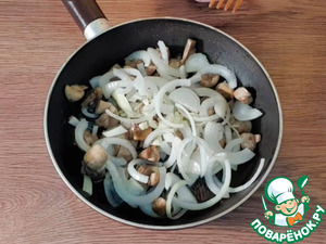 Куриная печень с грибами в соусе Куриная печень с грибами в соусе