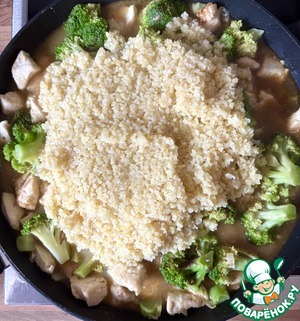 Куриное филе с брокколи и булгуром Куриное филе с брокколи и булгуром