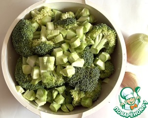 Куриное филе с брокколи и булгуром Куриное филе с брокколи и булгуром