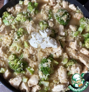 Куриное филе с брокколи и булгуром Куриное филе с брокколи и булгуром