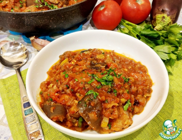 Куриные бёдра в овощном соусе