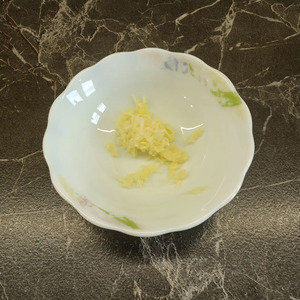 Куриные грудки в сметане с куркумой