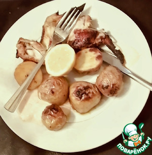 Куриные крылья с картофелем и харисой