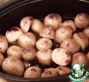 Куриные крылья с картофелем и харисой