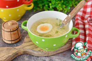 Куриный бульон с вермишелью и яйцом Куриный бульон с вермишелью и яйцом