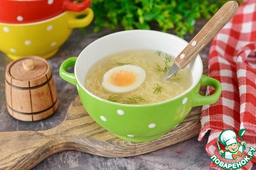 Куриный бульон с вермишелью и яйцом Куриный бульон с вермишелью и яйцом