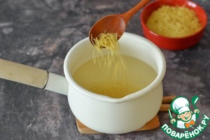 Куриный бульон с вермишелью и яйцом Куриный бульон с вермишелью и яйцом