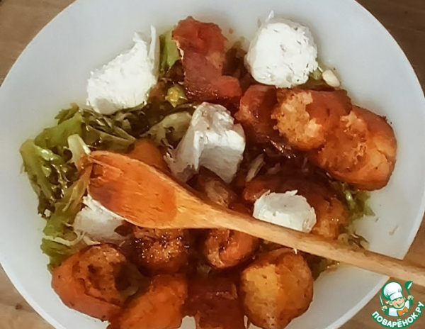Куриный салат с крутонами из анчоусов Куриный салат с крутонами из анчоусов