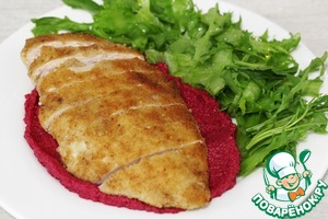 Куриный шницель на свекольном креме