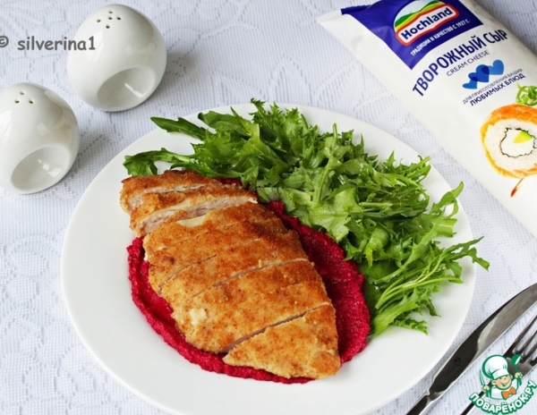 Куриный шницель на свекольном креме