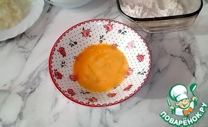 Куриный шницель в чипсах с грибным соусом