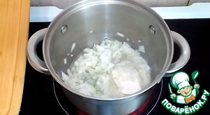 Куриный шницель в чипсах с грибным соусом