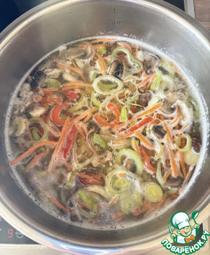 Куриный суп с овощами и лапшой