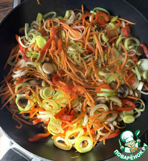 Куриный суп с овощами и лапшой