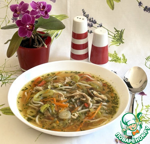 Куриный суп с овощами и лапшой