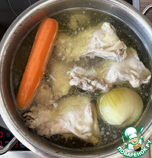 Куриный суп с овощами и лапшой