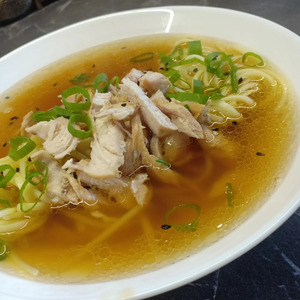 Куриный суп в азиатском стиле