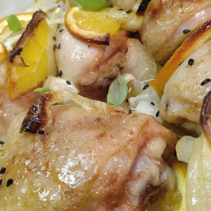 Курочка с луком и апельсинами