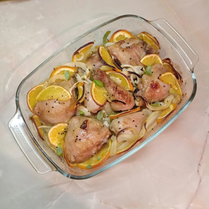 Курочка с луком и апельсинами