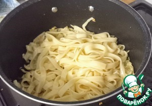 Лапша с арахисовым маслом и кочуджаном Лапша с арахисовым маслом и кочуджаном